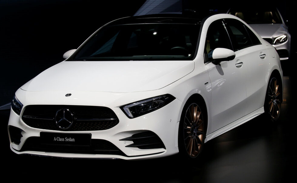 <a href="https://www.dnevnik.bg/skorost/2018/07/26/3287816_fotogaleriia_noviiat_nai-kompakten_sedan_na_mercedes/" target="_blank">"Мерцедес" А-класа седан.</a>