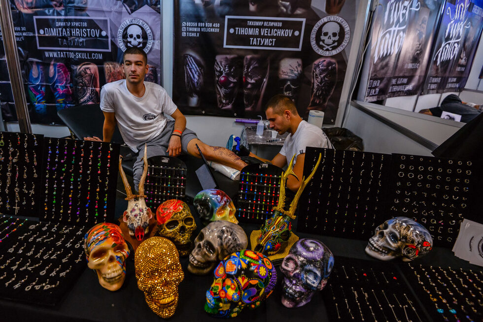 В неделя вратите отварят в 10.00 часа, а Bulgaria Tattoo Expo ще приключи в 22.30 часа.