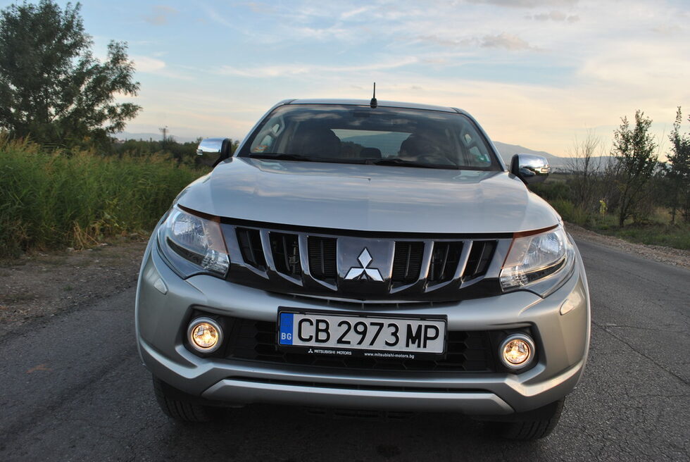 Mitsubishi L200 изненадва приятно и с цена. Най-достъпната версия струва под 50 хиляди лева, а дори с всички екстри не подминава 60 хиляди.
