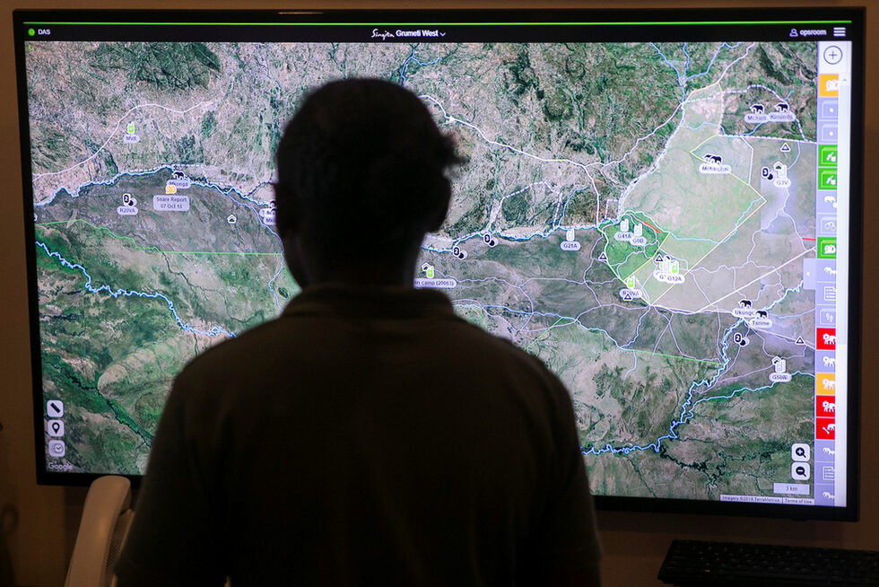 Фотогалерия: Нова технология пази слоновете от бракониери в Танзания