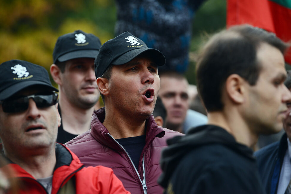 Днес протестът започна в 12.30 часа, като амбицията е пред Министерския съвет да има хора непрекъснато до оставката на Валери Симеонов.