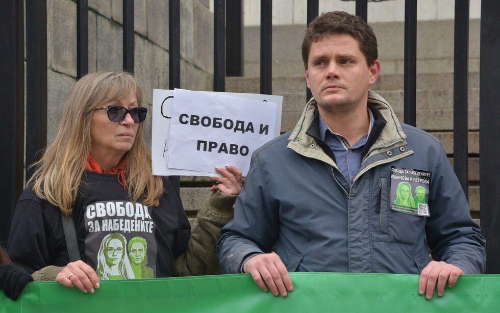 Петър Кърджилов (вдясно), който беше пиар на Иванчева в община "Младост", е най-големият и защитник в публичното пространство.