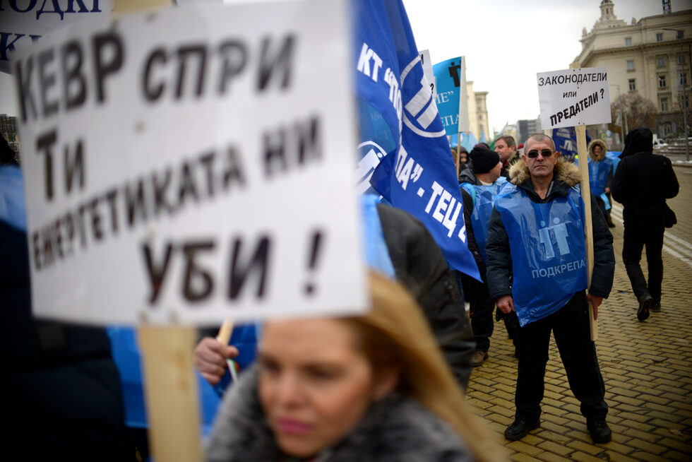 Шествието в София се състоя въпреки че още вчера докато протестираха в Раднево синдикалистите получиха уверения, че българското правителство няма намерение да затваря въглищните си централи.