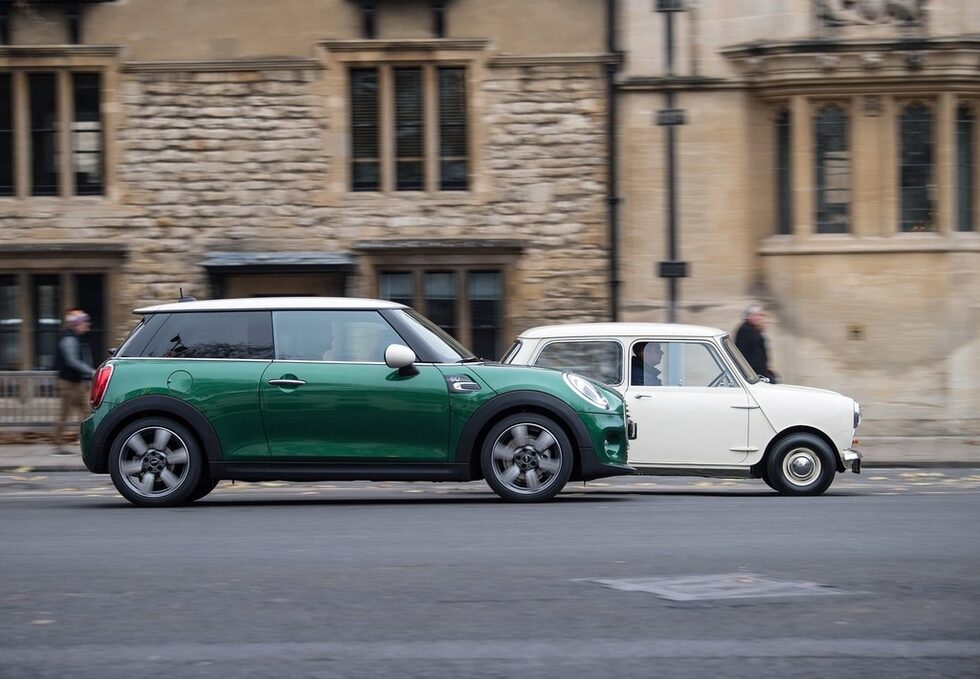 Колите от серията MINI 60 Years Edition могат да се екипират с един от четири двигателя. Два от моторите са бензинови и още толкова са дизелови. Мощностите варират между 136 и 192 конски сили.