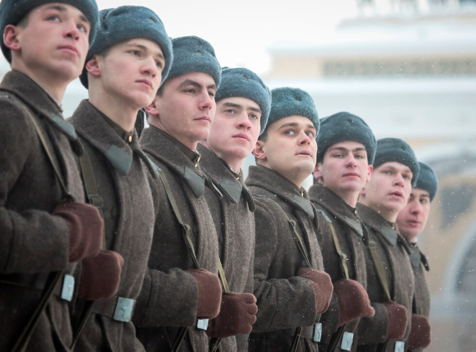 Общо 872 дни продължава блокадата, при която при бомбардировки и от глад загиват по различни оценки около 1 млн. души.