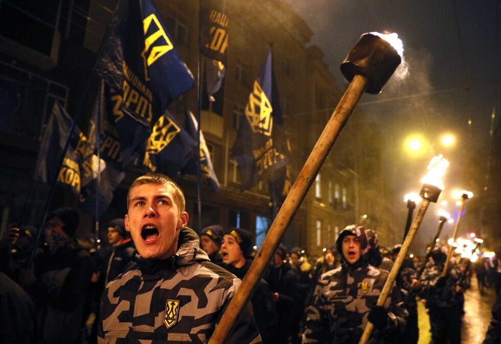 Активисти и поддръжници на украински националистически партии участваха във факелно шествие, в чест на студенти, загинали в битка за защита на украинската столица от Червената армия в Киев, Украйна.