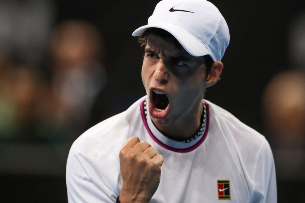 Българинът <a href="https://www.dnevnik.bg/sport/2019/02/04/3385360_adrian_andreev_se_opulchi_smelo_na_45-iia_v_sveta_no/" target="_blank">Адриан Андреев се опълчи смело на 45-ия в света Матю Ебдън, но отпадна след зрелищна битка</a>.