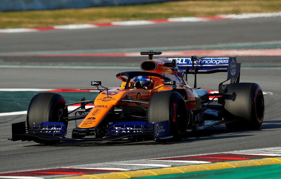 Карлос Сайнц беще втори в първия ден и впечатли с темпото на MCL34 на "Макларън".