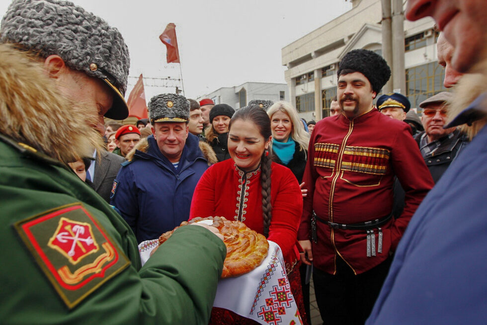Екипът на влака-изложба е посрещан с хляб и сол