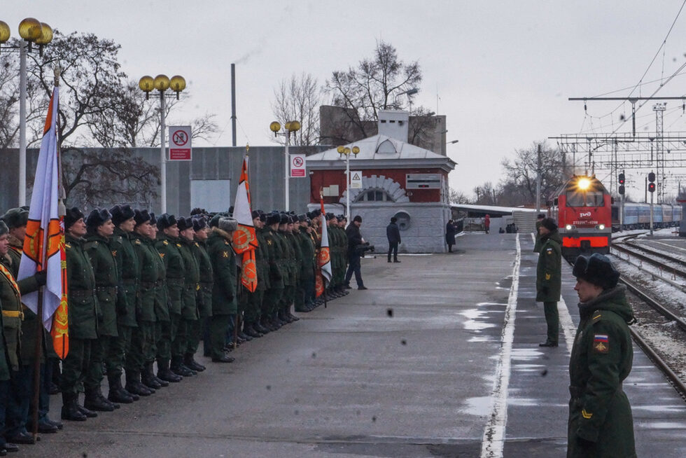 Фотогалерия: Влак-изложба показва из Русия джихад-мобил и други трофеи от Сирия