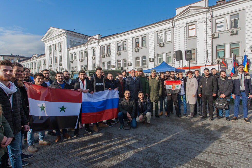 Фотогалерия: Влак-изложба показва из Русия джихад-мобил и други трофеи от Сирия