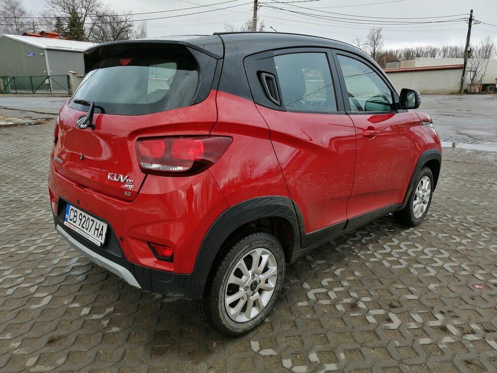 Макар и идваща от сравнително непозната за България марка KUV100 може и да намери купувачи, тъй като реално почти няма конкуренти. Модели в субкомпактния клас има, но "джипчетата", казано по народному, са само "Фиат Панда" и "Сузуки Игнис".