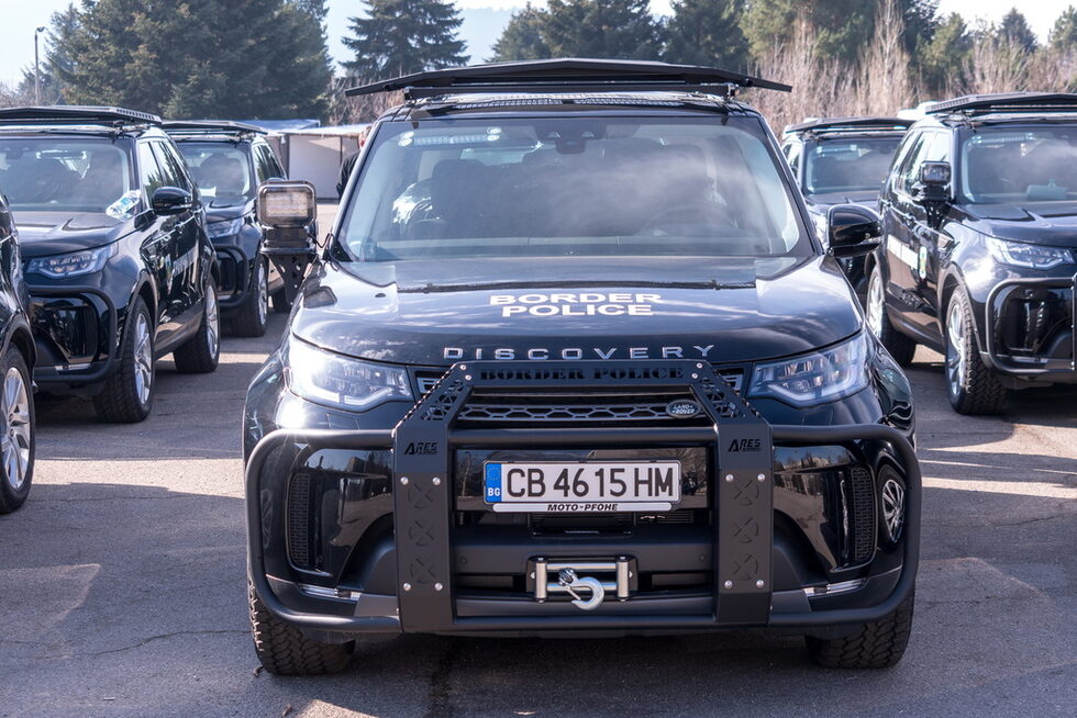 Автомобилите са на стойност 7 374 024 лева с ДДС и са финансирани в рамките на Механизма за спешно подпомагане по Фонд "Вътрешна сигурност" на Европейския съюз.