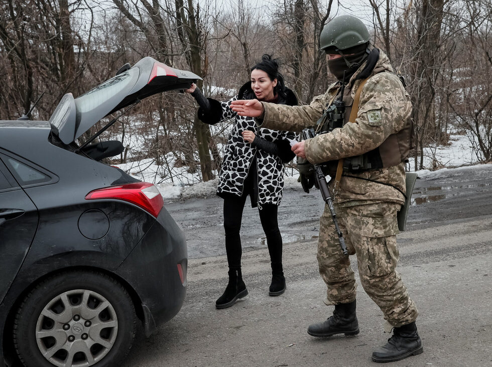 За някои от войниците на фронтовата линия мирът не е достатъчен - Олег например казва, че само една възможност е останала след толкова убити и ранени."