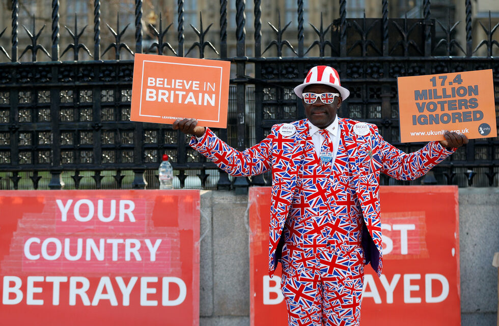 Поддръжник на Brexit пред парламента в Лондон, Великобритания.