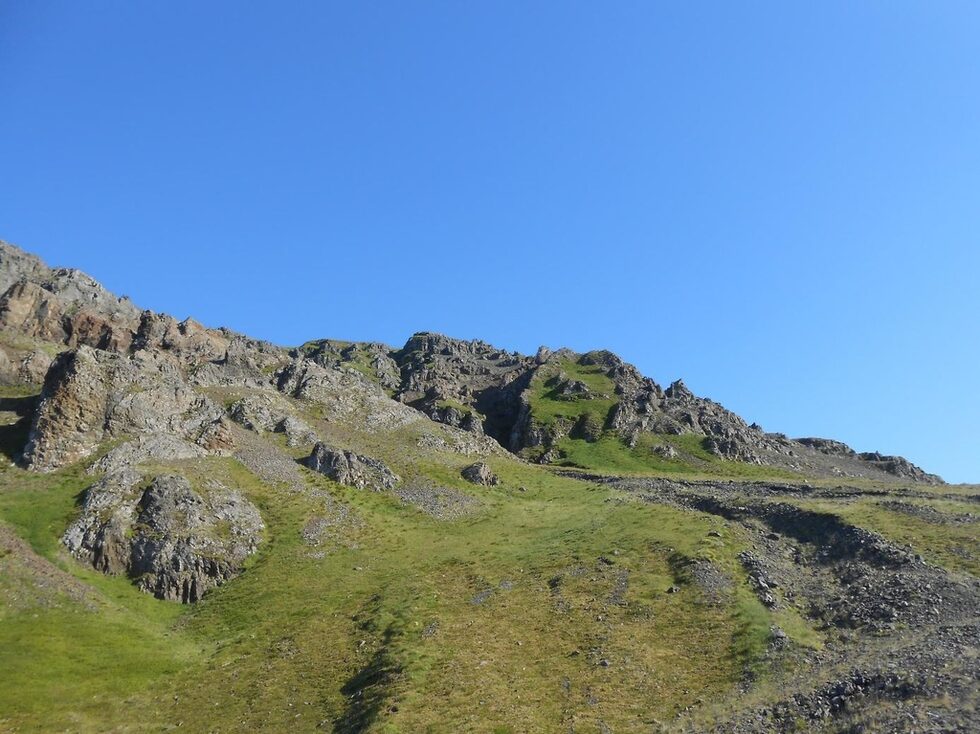 Минаваме през рибарските селища Dalvík (Далвийк) и Siglufjörður (Сиклюфьортур), а крайната ни точка за деня е градчето Sauðárkrókur (Сойдауркрокюр), разположено край блатистата делта на река Jókulsá (Йокюлсау).