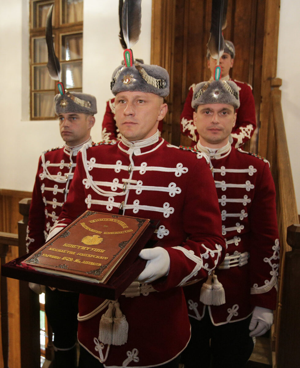 Оригиналът бе внесен от гвардейци.