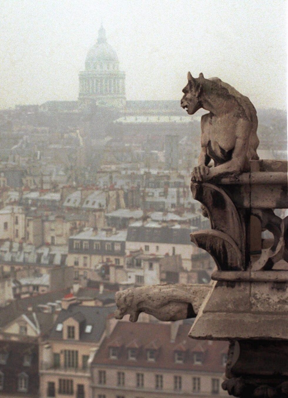 Изглед от катедралата през 1996 г.