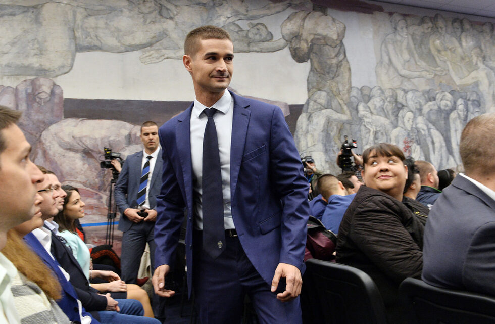 Тринадесетият в листата Николай Диков е председател на групата на ГЕРБ в Общинския съвет в Стара Загора. Съветник е от 2011 г. Председател на съвета на директорите на "Мини Марица-изток" ЕАД. Автомобилен състезател.