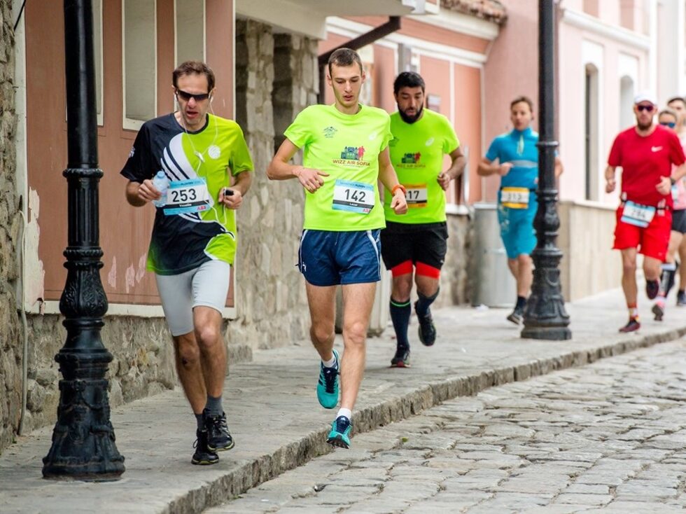 Маратонът в Пловдив <a href="https://www.dnevnik.bg/sport/2019/05/07/3429883_fotogaleriia_na_begom_pod_tepetata_-_nai-dobroto_ot/" target="_blank">се проведе за четвърти път, като събра близо хиляда състезатели</a>.