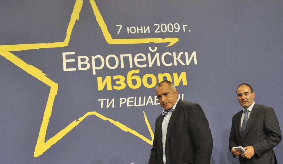 На всички избори до момента Цветанов неизменно е шеф на предизборния щаб на ГЕРБ, а рейдовете му из страната за събиране на подкрепа се отразяваха обилно както от пресцентъра на партията, така и в платените предизборни формати.<br /><br />На снимката: Пресконференция от изборната нощ за евроизборите 2009 г.