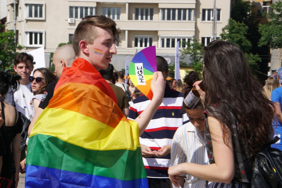 Шествието е подкрепено от международни организации, както и от известни български и международни изпълнители.