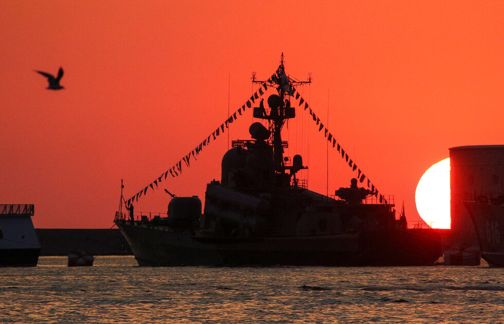 Фотогалерия: Парадът на руския боен флот