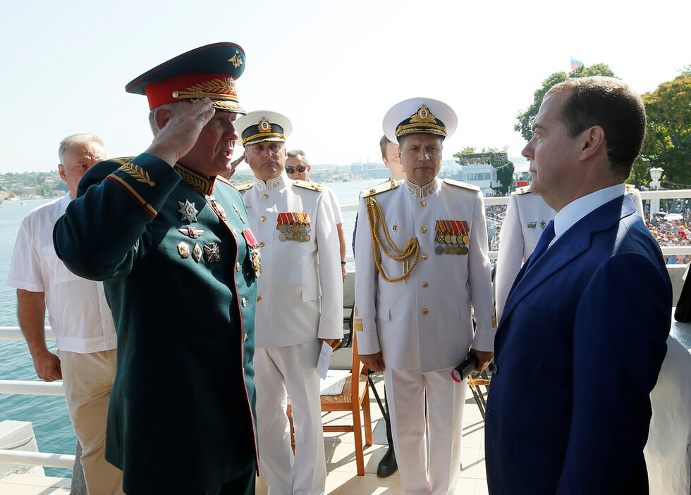В Севастопол Денят на флота беше отбелязан с присъствието на премиера Дмитрий Медведев.