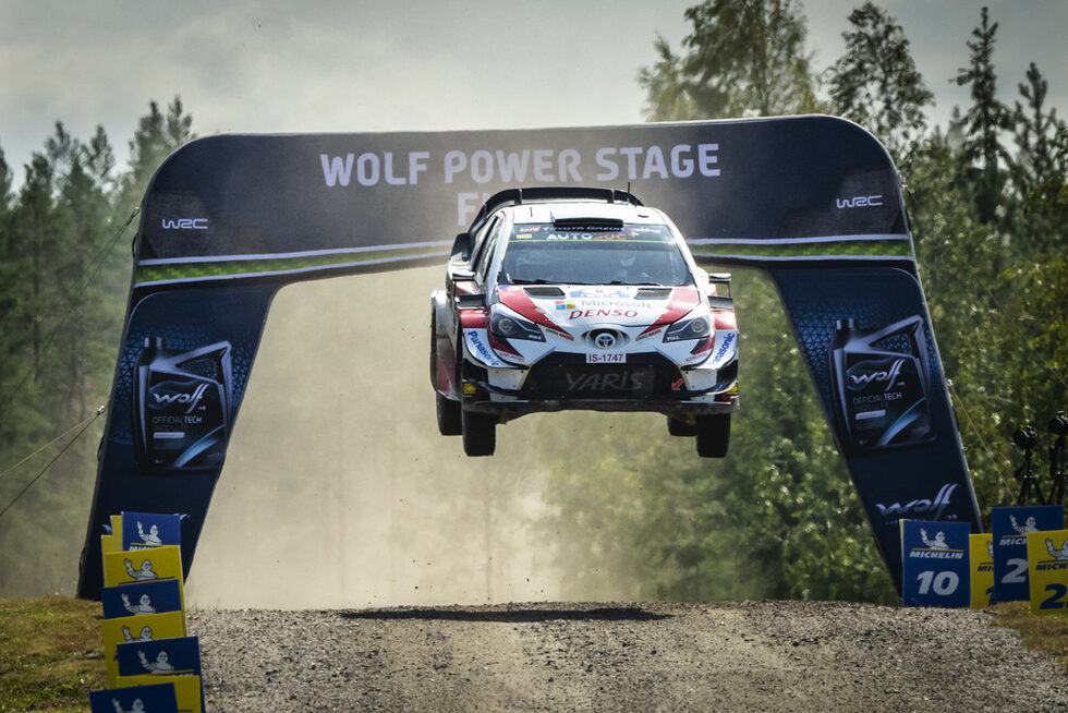 От Танак с "Тойота" спечели рали "Финландия", девети кръг за сезона във WRC. Естонският пилот беше над всички през тридневната надпревара и триумфира с 25 секунди пред Есапека Лапи със "Ситроен".<br /><br />В класирането за сезона Танак води с 22 точки пред световния шампион Себастиен Ожие.