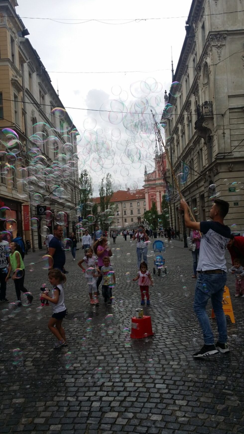 Фотогалерия: Градът, в който живял някога дракон под хълма