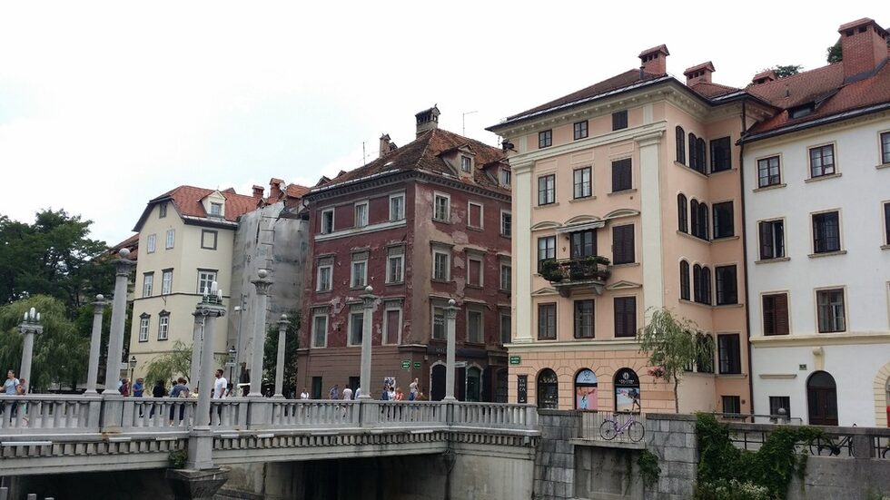 Край реката.