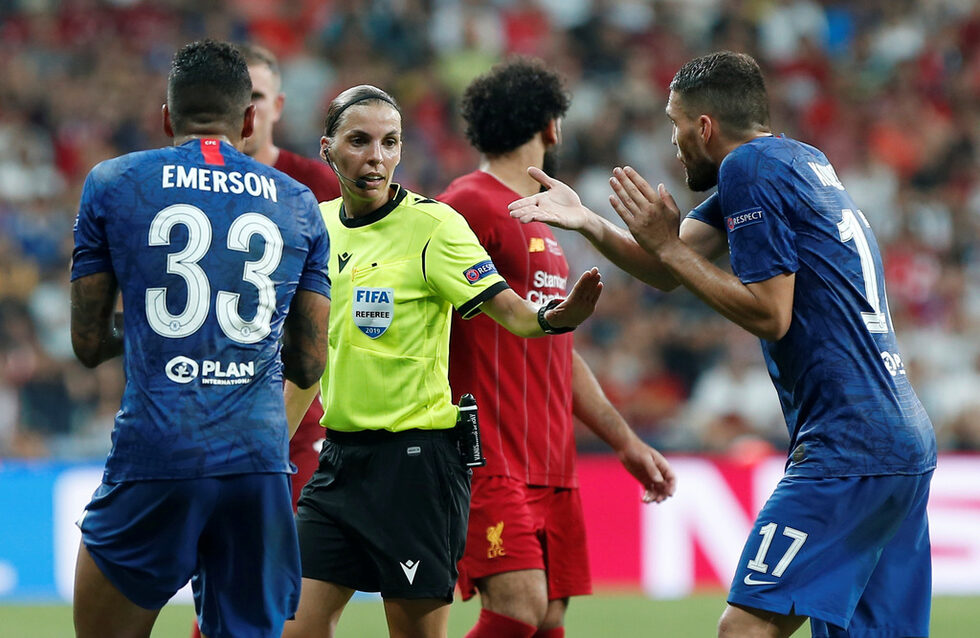 Мачът влезе в историята като <a href="https://www.dnevnik.bg/sport/2019/08/02/3946530_francuzoika_e_purvata_jena_koiato_shte_rukovodi_goliam/" target="_blank">първия мъжки двубой от най-високо ниво под шапката на УЕФА, ръководен от жена</a>. Съдия беше Стефани Фрапар с помощнички Мануела Николози и Мишел О'Нийл.