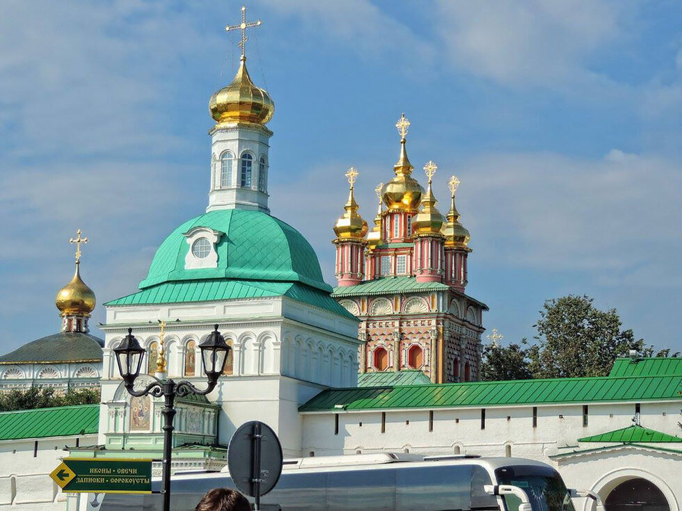 Манастирът е наречен на св. Сергий от Радонеж – монах от ХІV в. от Ростов, чийто благочестив, аскетичен живот привлича многобройни последователи към убежището на отшелника в горите около Москва.