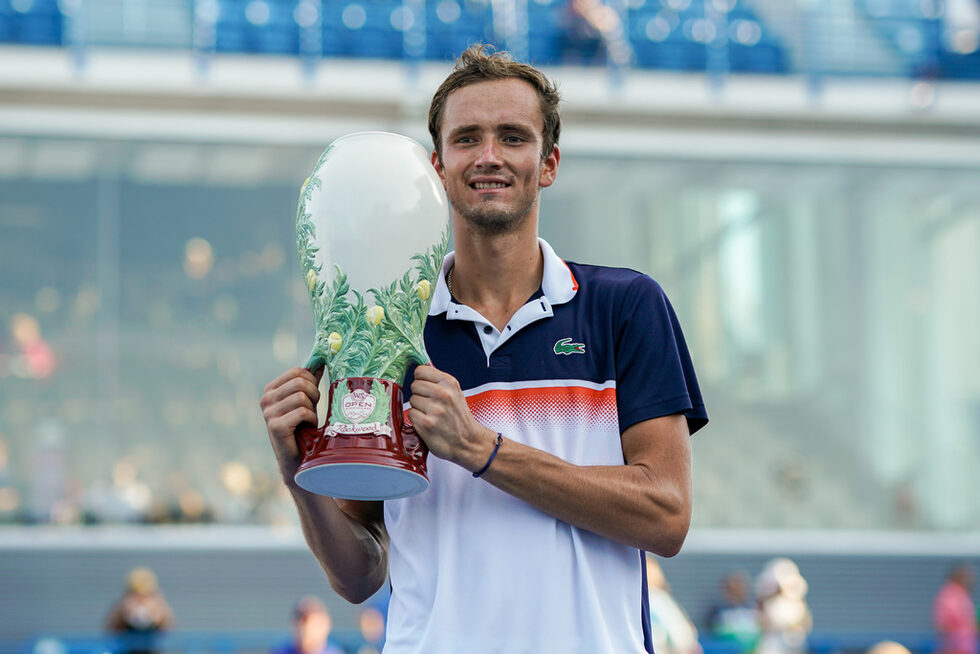 В последния подгряващ турнир преди US Open Даниил Медведев успя да грабне титлата в Синсинати след <a href="https://www.dnevnik.bg/sport/2019/08/19/3952452_medvedev_triumfira_v_sinsinati_i_vze_purva_masturs/" target="_blank">успех над Давид Гофен</a>.