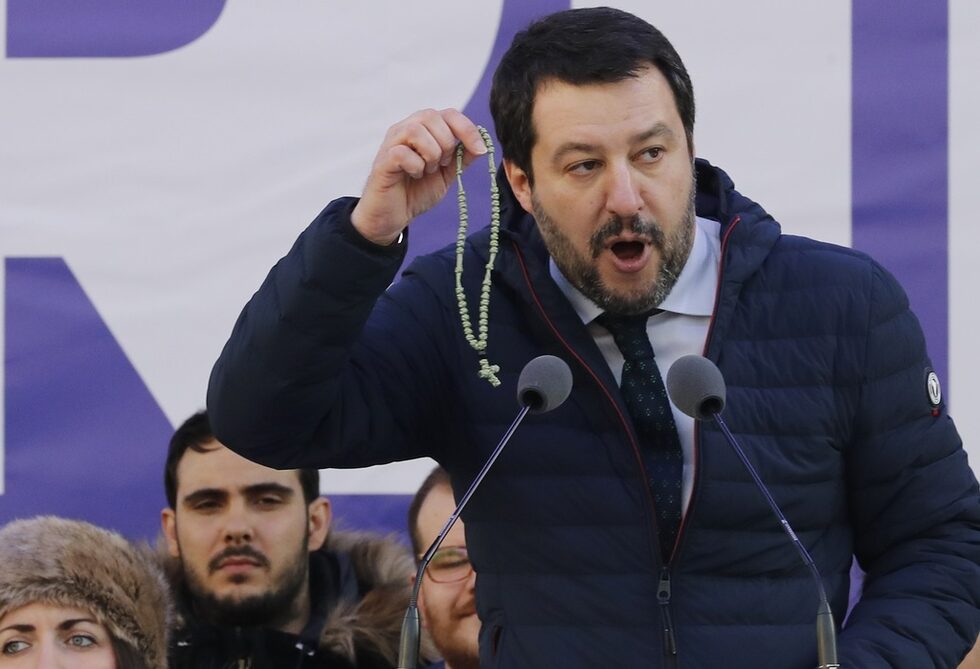 В последвало обръщение към сенаторите Салвини отвърна на удара на Конте, като каза: "Ще поискам от Божията майка да ме защитава до края на живота ми".<br /><br />Снимката е от 24 февруари 2018 г.