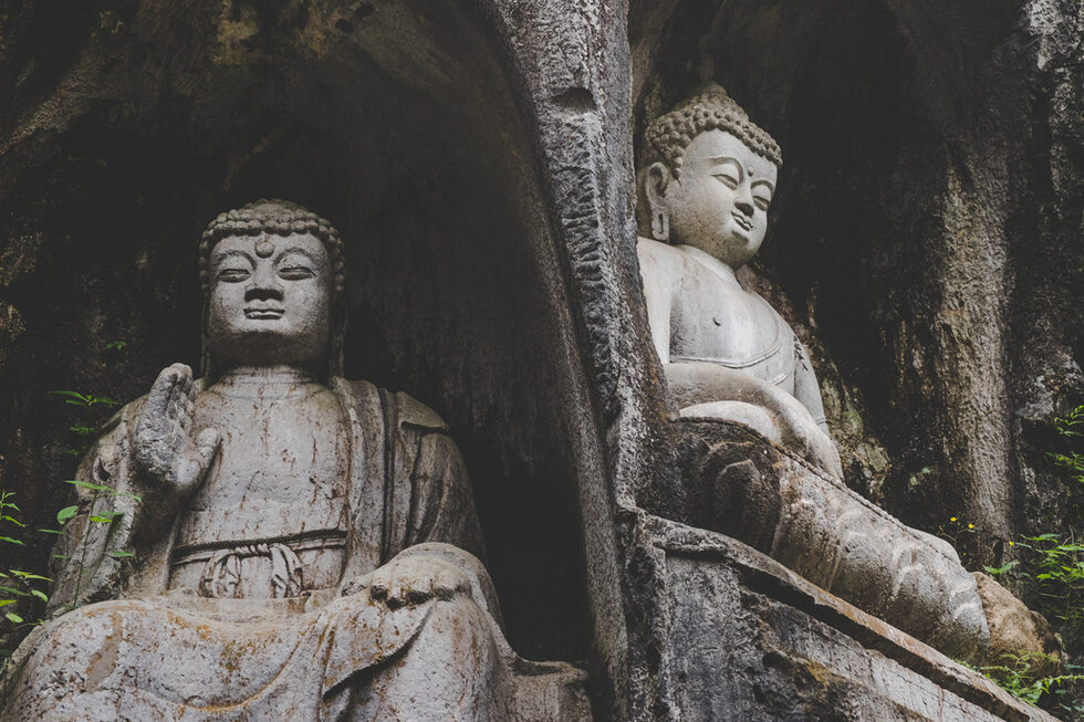 Лингин (Lingyin Temple) или "Храмът на душевния покой" е будистки храм в Хангджоу с непреброими пагоди, места за поклонение и изсечени в скалите фигури с различни проявления на Буда.