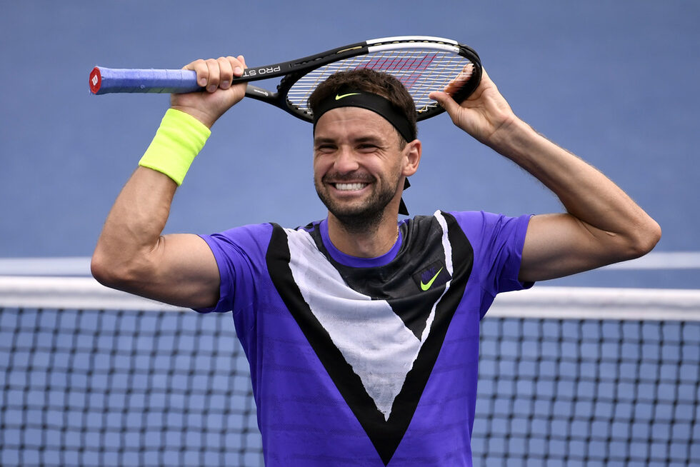 <a href="https://www.dnevnik.bg/sport/2019/09/02/3957830_fotogaleriia_emociite_na_grigor_dimitrov_pri_porednata/?ref=home_photos" target="_blank">Григор Димитров се класира за четвъртфиналите на US Open</a> след победа над Алекс Де Минор в три сета 7:5, 6:3, 6:4 и стигна втората седмица на надпреварата. За пръв път в кариерата си българинът ще играе в четвъртфиналите в Ню Йорк, а негов съперник там е Роджър Федерер.