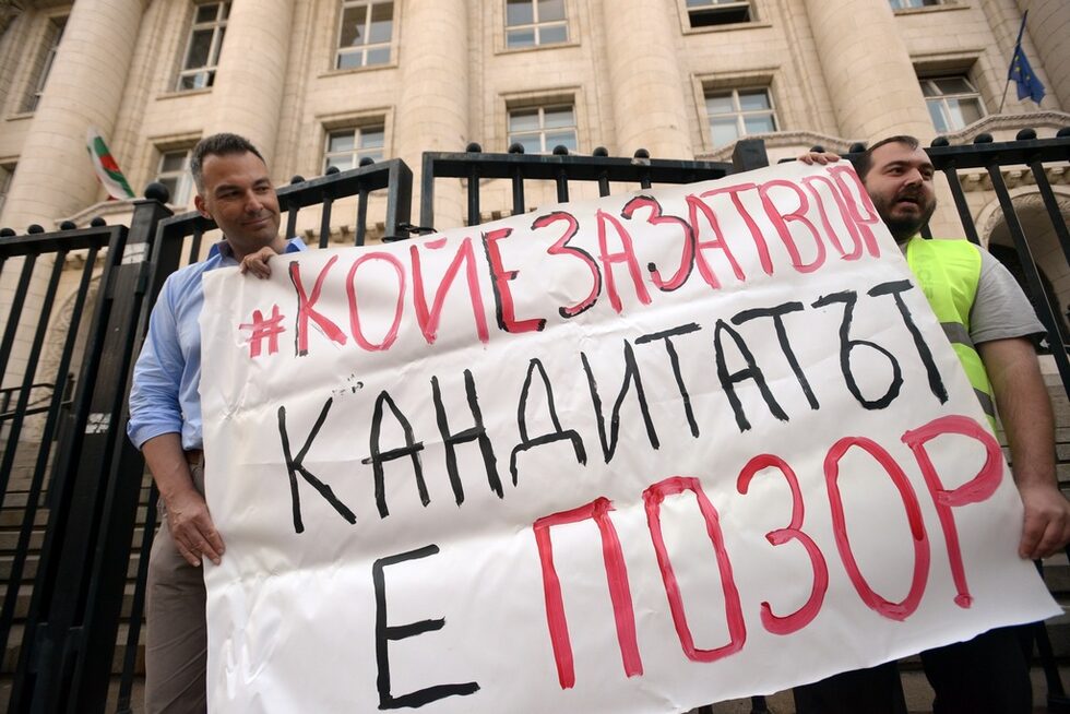 Фотогалерия: Да си покажем татуировките - провокатори и контрашествие срещу протеста за избор на главен прокурор