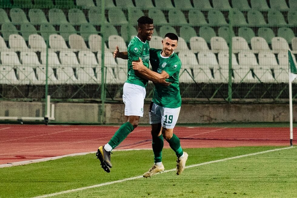 "Берое" излезе от кризата, в която беше изпаднал и <a href="https://www.dnevnik.bg/sport/2019/09/29/3969896_beroe_spria_ustrema_na_cska_i_izleze_ot_krizata/" target="_blank">победи ЦСКА с 2:1</a> в най-интересния мач от 11-ия кръг в Първа лига. Тимът от Стара Загора направи един от най-силните си мачове от повече от месец и с головете на Ибрахима Конте и Рубен Бригидо стигна до трите точки.<div> </div>