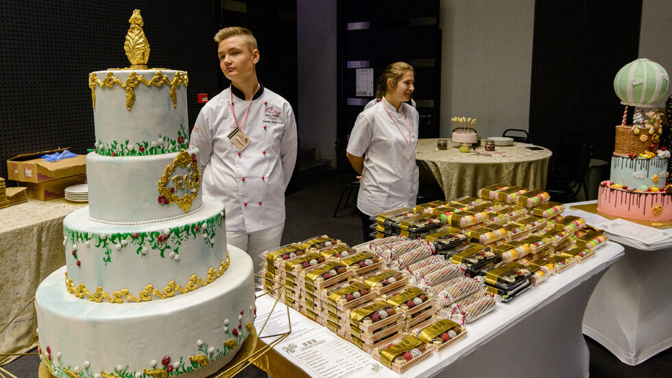 Вижте още кадри от изложението, което може да се посети и утре в хотел "Маринела".