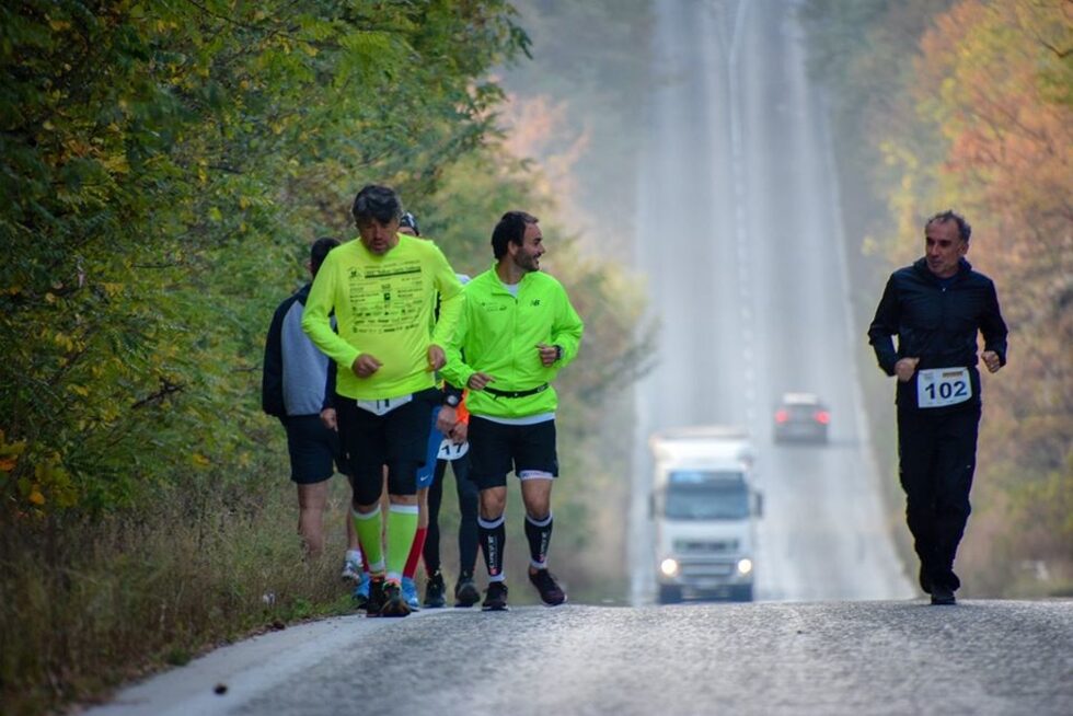 Балканският 1000-километров ултрамаратон <a href="https://www.dnevnik.bg/sport/2019/11/09/3989017_fotiogaleriia_po_stupkite_na_balkanskiia/" target="_blank">се проведе за седма година поред</a>.