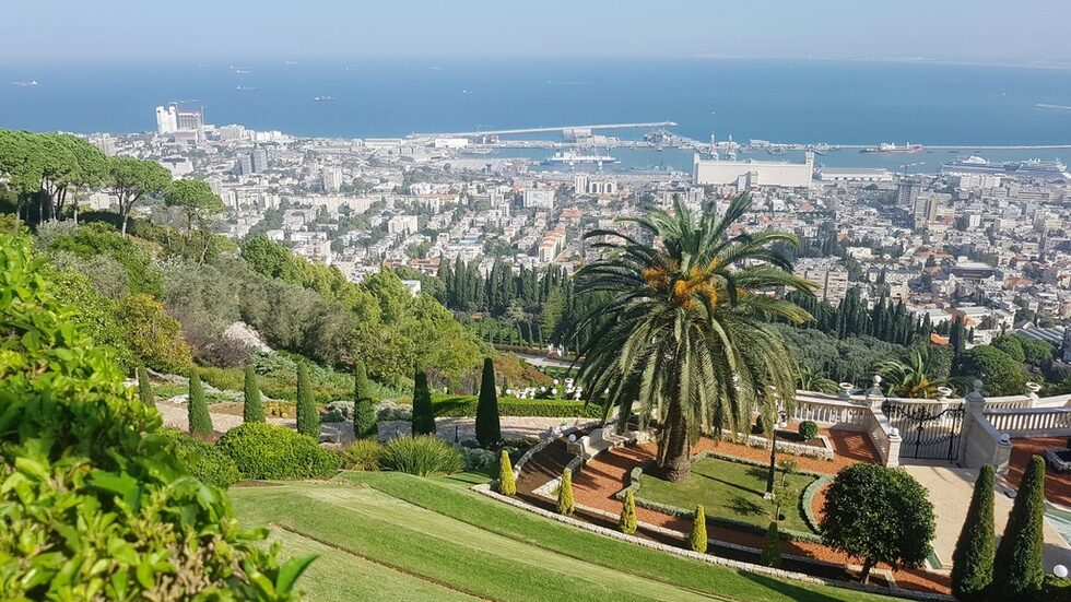 Сайтът на градините е http://www.ganbahai.org.il/en/haifa/
