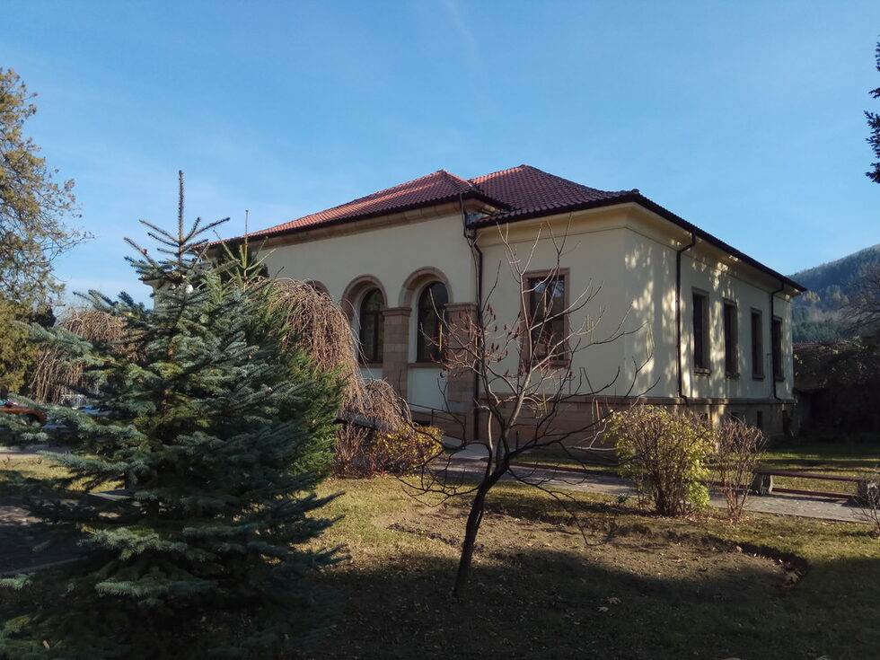 Още няколко къщи, напомнящи за старата слава на Етрополе.