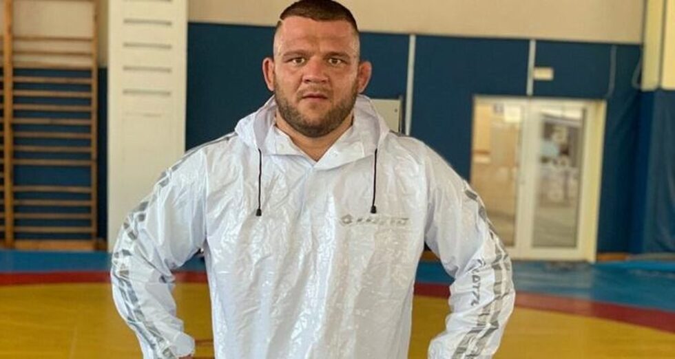Бившият национал по борба Николай Щерев. Борецът е носител на Златния пояс "Дан Колов" за 2011 г. За кратко той беше прекратил кариерата си, но се завърна и през 2019 г. участваше на европейското първенство, където отпадна на полуфинал. След това състезателните му права бяха спрени заради положителна допинг проба.