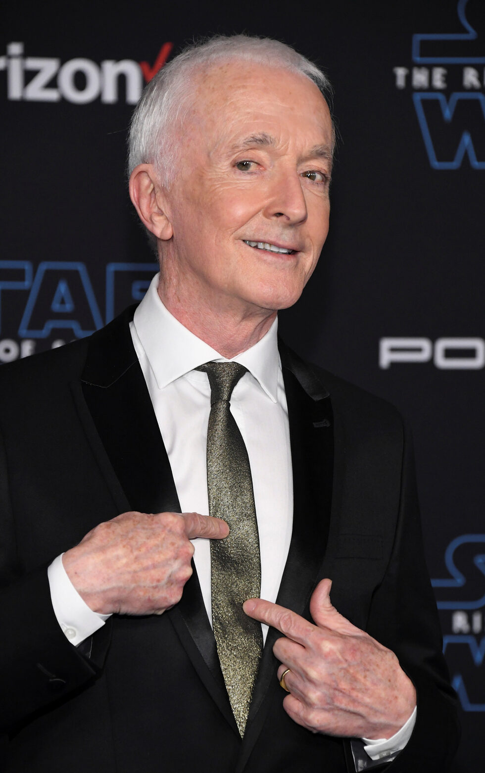 Антъни Даниълс, който играе дроида C-3PO.