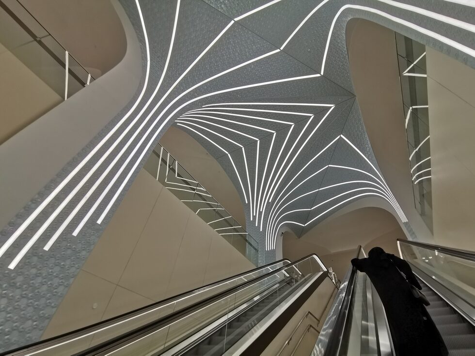 Фотогалерия: Метрото в Доха - луксозни вагони и необичайни табели