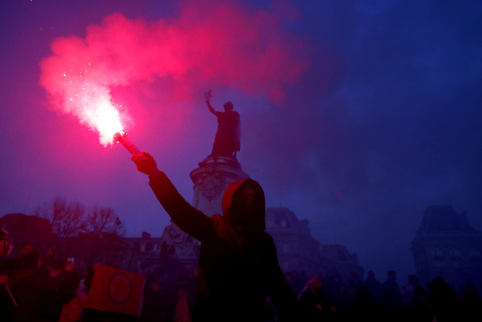 За 38-ми пореден ден в Париж се проведе протест на френските профсъюзи и работници. Стачката е срещу планираната пенсионна реформа от френското правителство.