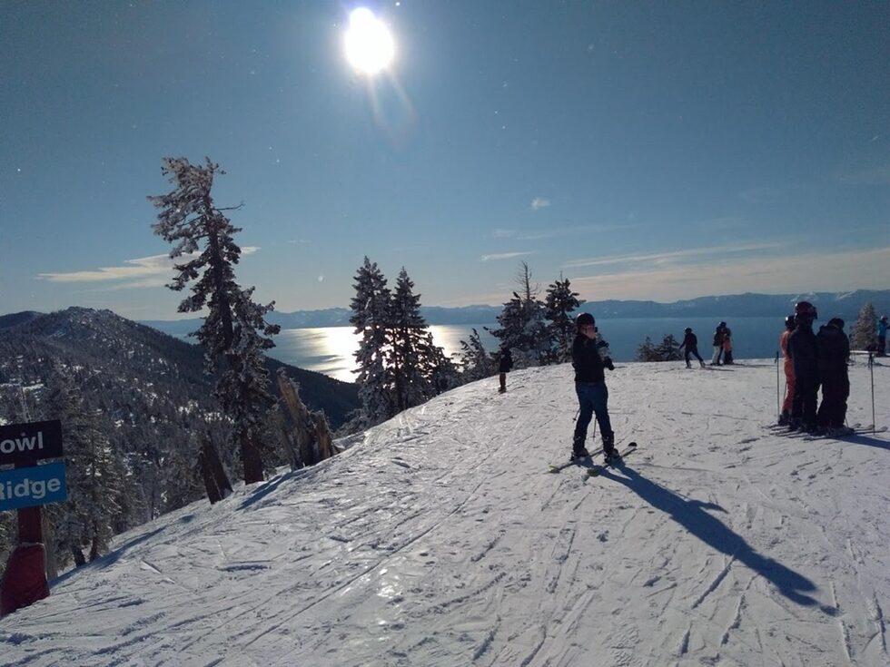 Сняг има достатъчно и по планините на Калифорния.