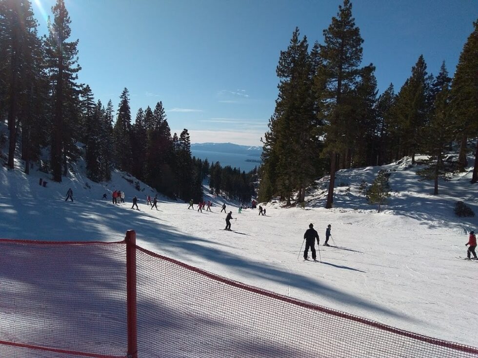 Пистите са добре обработени и дори следобед след 4 часа от началото на деня снегът по тях е чудесен за спускане.