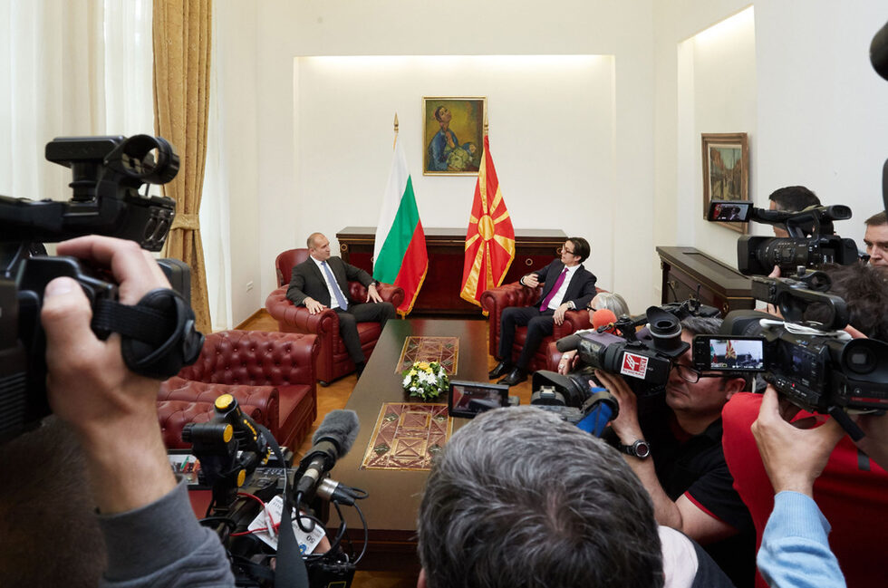 Церемонията по встъпване в длъжност на президента на Република Северна Македония Стево Пендаровски (12 май 2019 г.). Румен Радев е единственият държавен глава от държава-членка на Европейския съюз и първият, провел двустранна среща със Стево Пендаровски след встъпването му в длъжност.